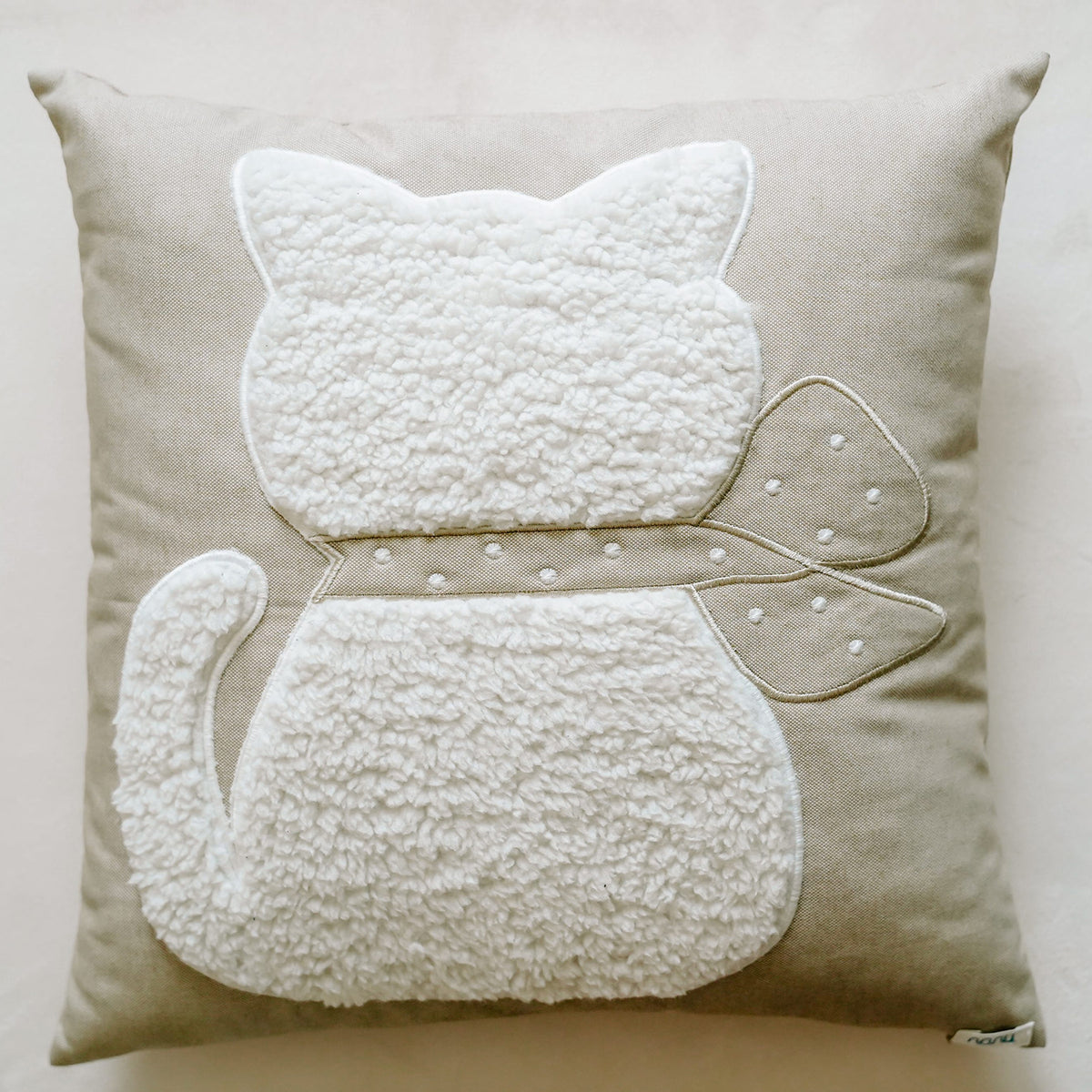 Nakışlı Bej Kitty Pillow